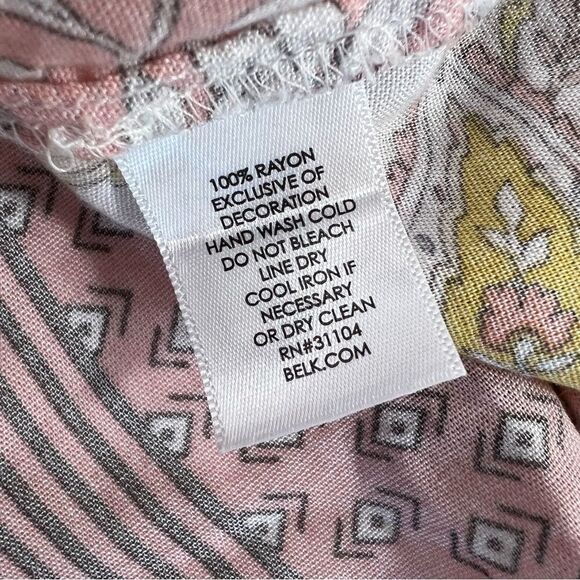 New Directions Curvy Pink Floral Embroidered Tunic - Picture 7 of 11